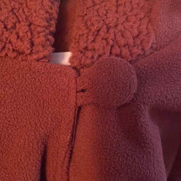 Cape - Picture 3 of 5